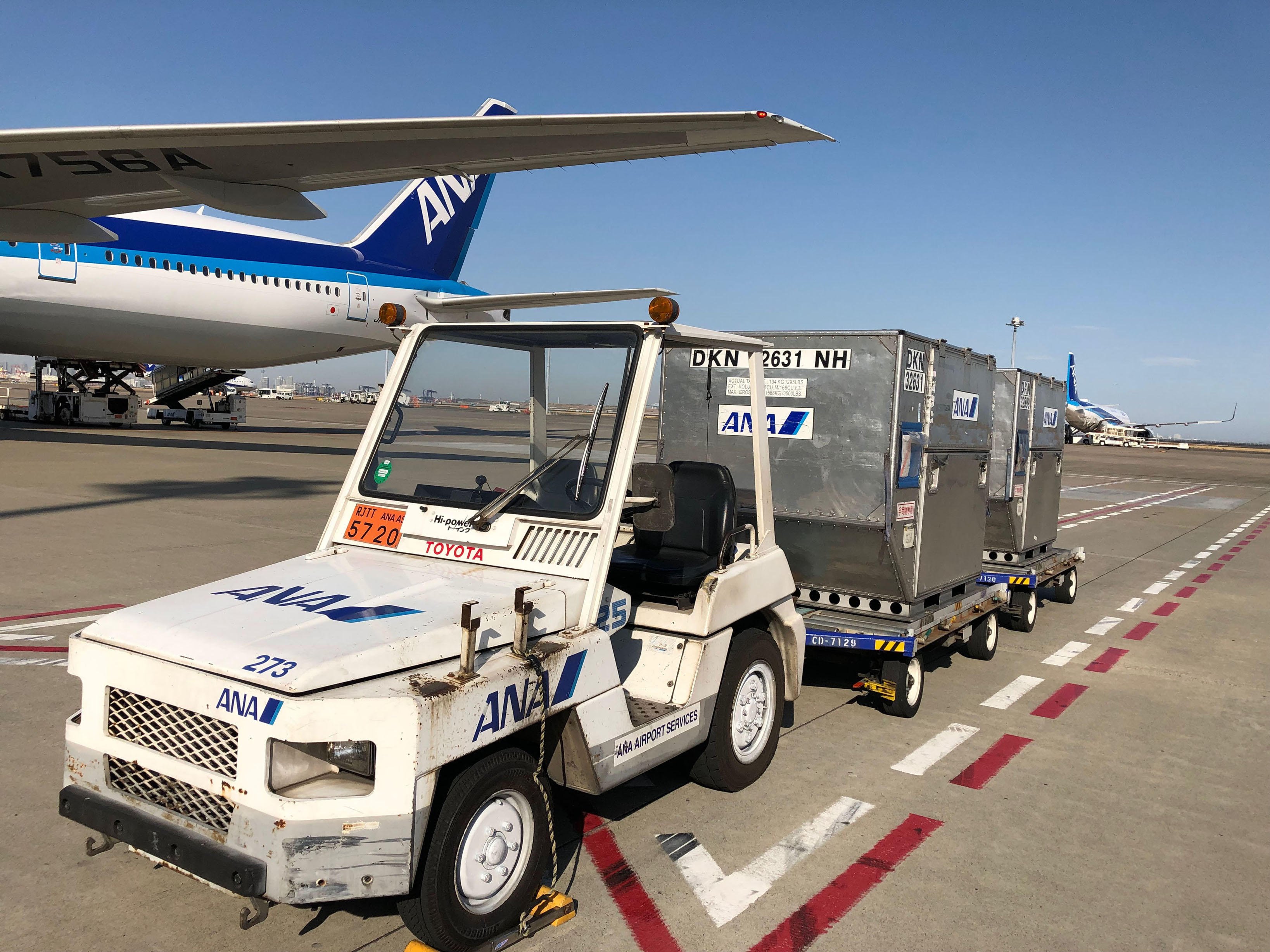 Tokyo airport trials driverless cargo vehicle
